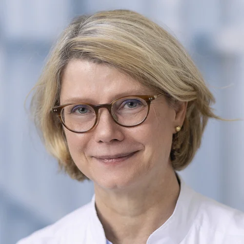 Portraitfoto von Frau Dr. König, Chefärztin Neurotraumatologie