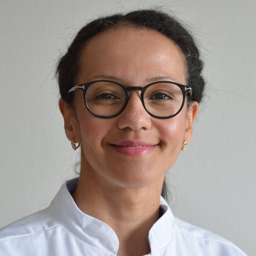 Portraitfoto von Frau Dr. Obaje, Urologie am Neumarkt